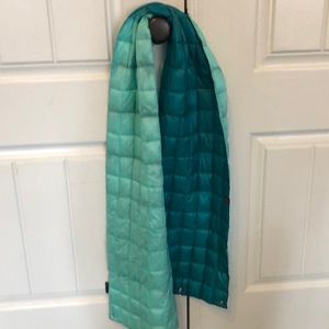 North face quilted scarf.